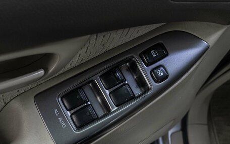 Toyota Land Cruiser Prado 120 рестайлинг, 2004 год, 1 635 000 рублей, 12 фотография