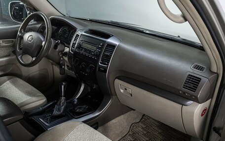 Toyota Land Cruiser Prado 120 рестайлинг, 2004 год, 1 635 000 рублей, 15 фотография