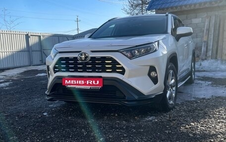 Toyota RAV4, 2020 год, 2 900 000 рублей, 2 фотография