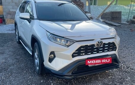 Toyota RAV4, 2020 год, 2 900 000 рублей, 10 фотография