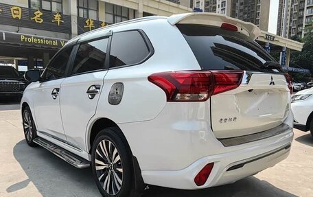 Mitsubishi Outlander III рестайлинг 3, 2019 год, 1 710 000 рублей, 3 фотография