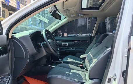 Mitsubishi Outlander III рестайлинг 3, 2019 год, 1 710 000 рублей, 9 фотография