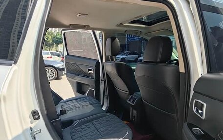 Mitsubishi Outlander III рестайлинг 3, 2019 год, 1 710 000 рублей, 10 фотография