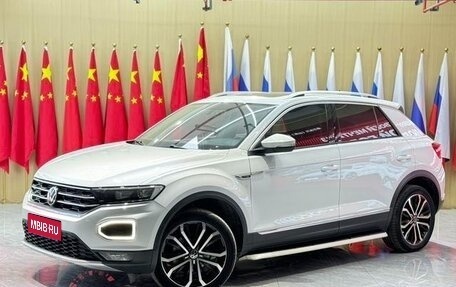 Volkswagen T-Roc I, 2022 год, 1 812 000 рублей, 1 фотография