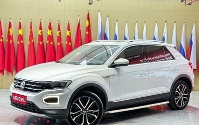 Volkswagen T-Roc I, 2022 год, 1 812 000 рублей, 1 фотография