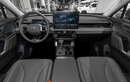 Toyota RAV4, 2025 год, 4 800 000 рублей, 8 фотография