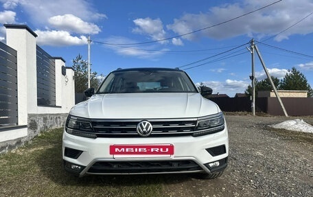 Volkswagen Tiguan II, 2018 год, 2 690 000 рублей, 5 фотография