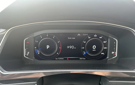 Volkswagen Tiguan II, 2018 год, 2 690 000 рублей, 13 фотография