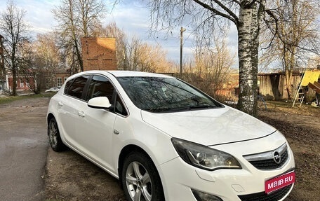 Opel Astra J, 2011 год, 730 000 рублей, 1 фотография