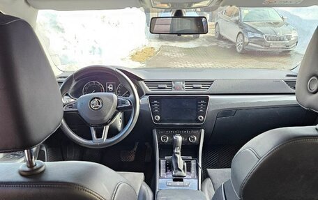 Skoda Superb III рестайлинг, 2017 год, 1 800 000 рублей, 4 фотография