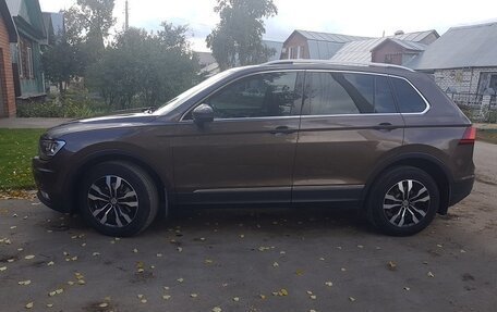 Volkswagen Tiguan II, 2017 год, 2 200 000 рублей, 2 фотография