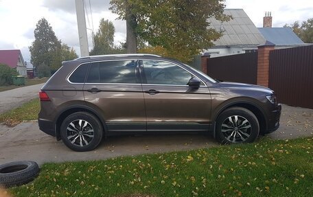 Volkswagen Tiguan II, 2017 год, 2 200 000 рублей, 3 фотография