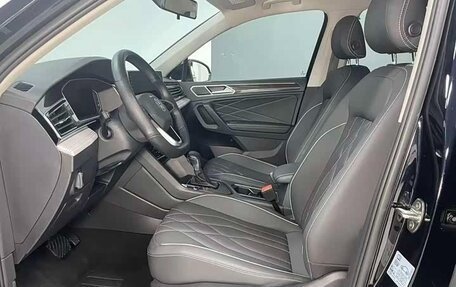 Volkswagen Tiguan II, 2023 год, 2 920 000 рублей, 8 фотография