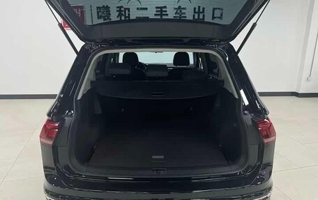 Volkswagen Tiguan II, 2023 год, 2 920 000 рублей, 13 фотография