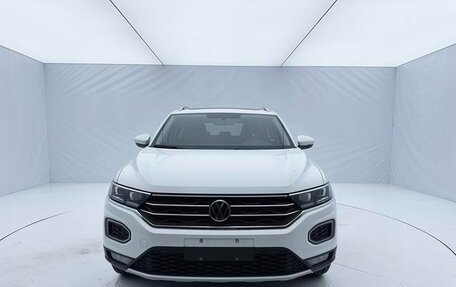 Volkswagen T-Roc I, 2022 год, 1 587 000 рублей, 2 фотография