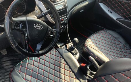 Hyundai Solaris II рестайлинг, 2013 год, 580 000 рублей, 2 фотография