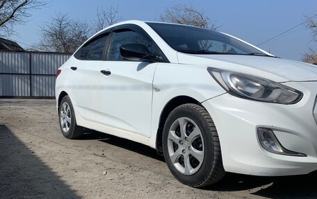 Hyundai Solaris II рестайлинг, 2013 год, 580 000 рублей, 5 фотография