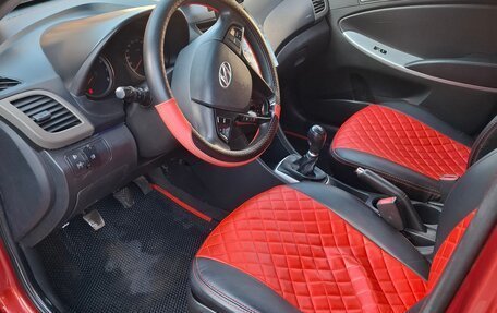 Hyundai Solaris II рестайлинг, 2013 год, 800 000 рублей, 4 фотография