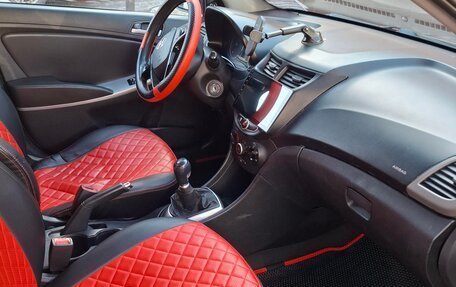 Hyundai Solaris II рестайлинг, 2013 год, 800 000 рублей, 5 фотография