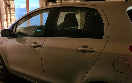 Toyota Yaris III рестайлинг, 2008 год, 750 000 рублей, 5 фотография