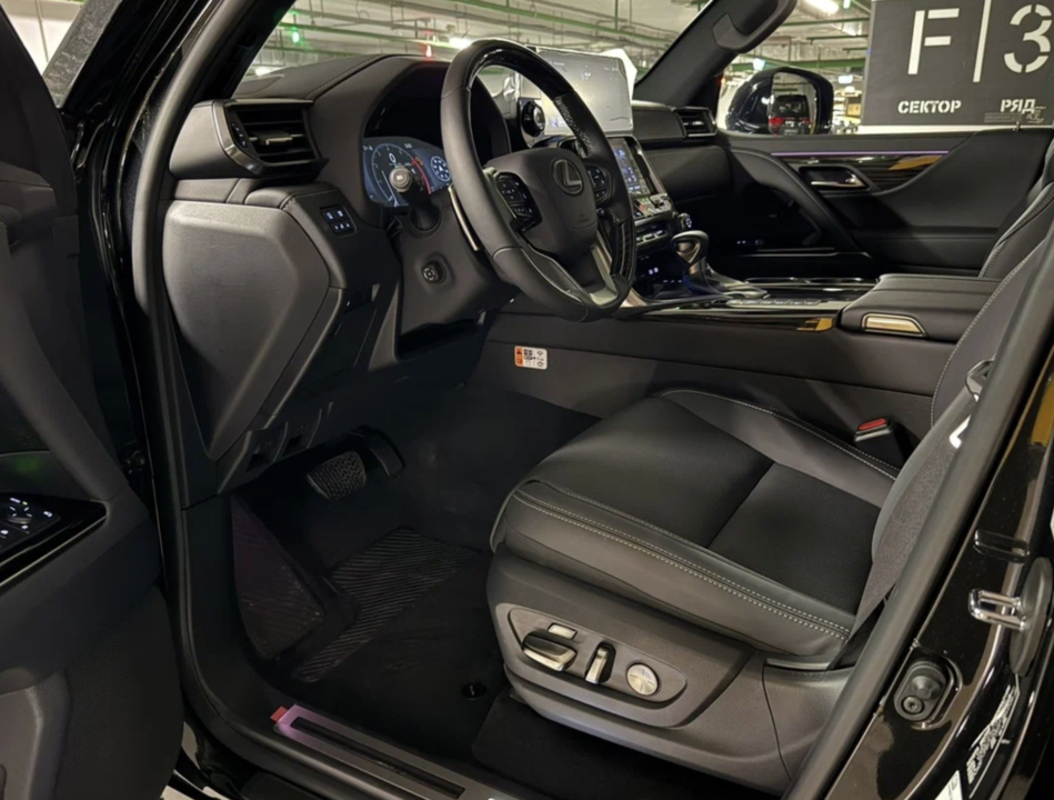 Lexus LX III рестайлинг 2, 2026 год, 21 000 000 рублей, 4 фотография