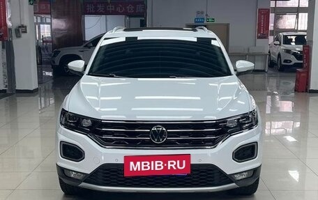 Volkswagen T-Roc I, 2023 год, 1 745 000 рублей, 2 фотография