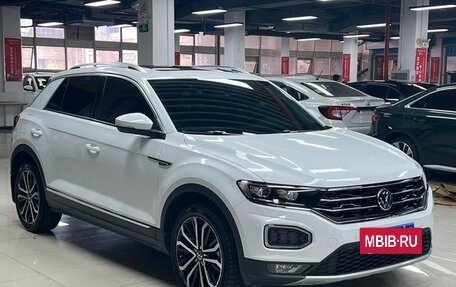 Volkswagen T-Roc I, 2023 год, 1 745 000 рублей, 3 фотография
