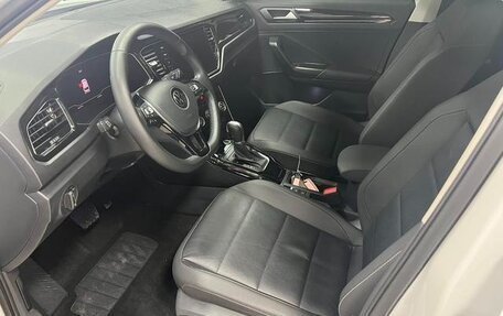 Volkswagen T-Roc I, 2023 год, 1 745 000 рублей, 8 фотография
