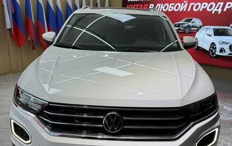 Volkswagen T-Roc I, 2022 год, 1 812 000 рублей, 2 фотография