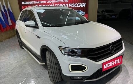 Volkswagen T-Roc I, 2022 год, 1 812 000 рублей, 3 фотография