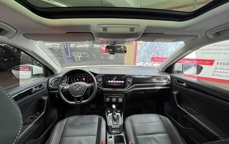 Volkswagen T-Roc I, 2022 год, 1 812 000 рублей, 10 фотография