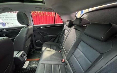 Volkswagen T-Roc I, 2022 год, 1 812 000 рублей, 16 фотография