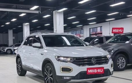 Volkswagen T-Roc I, 2022 год, 1 755 000 рублей, 3 фотография