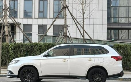 Mitsubishi Outlander III рестайлинг 3, 2022 год, 2 150 002 рублей, 8 фотография