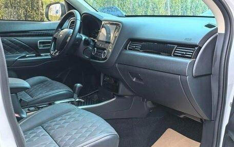 Mitsubishi Outlander III рестайлинг 3, 2022 год, 2 150 002 рублей, 12 фотография