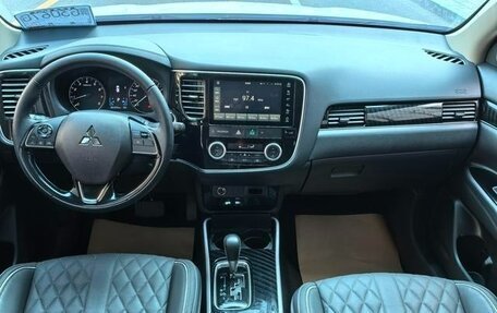Mitsubishi Outlander III рестайлинг 3, 2022 год, 2 150 002 рублей, 11 фотография