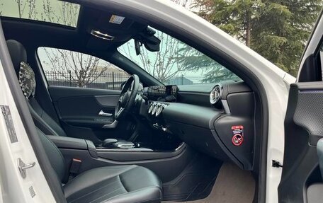 Mercedes-Benz A-Класс, 2022 год, 1 741 000 рублей, 10 фотография