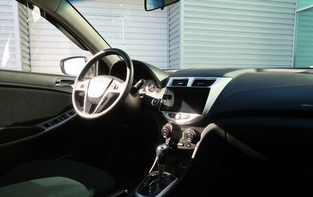 Hyundai Solaris II рестайлинг, 2011 год, 829 000 рублей, 16 фотография