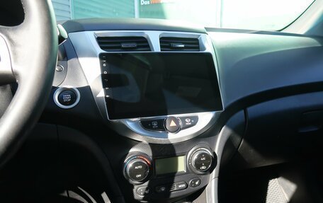 Hyundai Solaris II рестайлинг, 2011 год, 829 000 рублей, 17 фотография