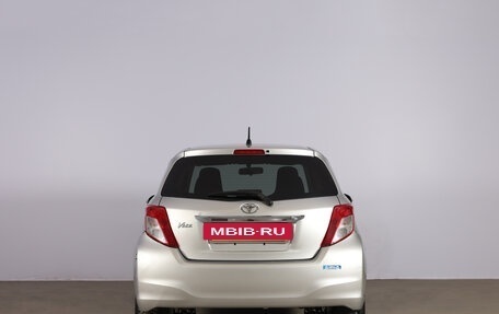 Toyota Vitz, 2012 год, 859 000 рублей, 6 фотография