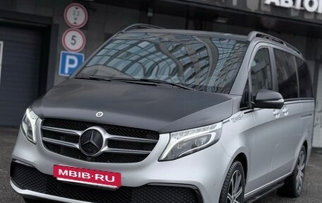 Mercedes-Benz V-Класс, 2022 год, 6 900 000 рублей, 2 фотография