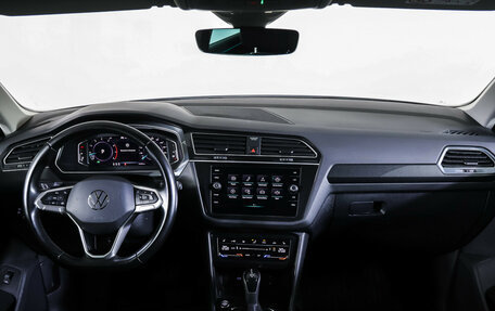 Volkswagen Tiguan II, 2021 год, 3 300 000 рублей, 17 фотография