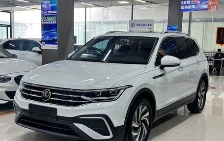 Volkswagen Tiguan II, 2022 год, 2 562 000 рублей, 1 фотография