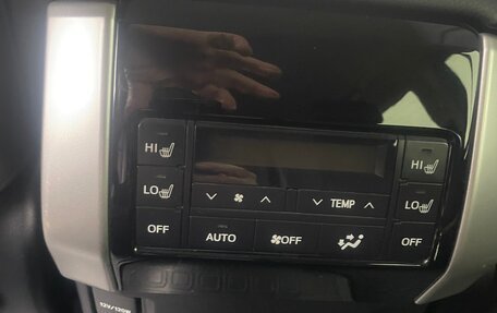 Toyota Land Cruiser Prado 150 рестайлинг 2, 2019 год, 5 500 000 рублей, 1 фотография