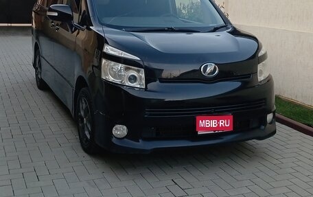 Toyota Voxy II, 2008 год, 865 000 рублей, 1 фотография