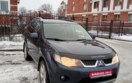 Mitsubishi Outlander III рестайлинг 3, 2008 год, 900 000 рублей, 1 фотография