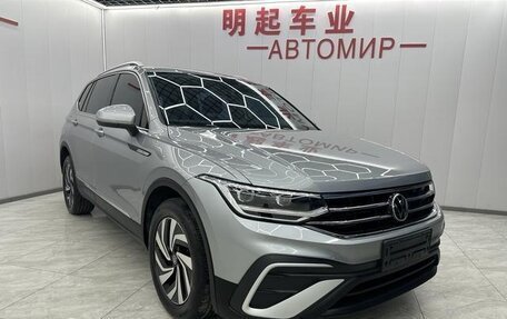 Volkswagen Tiguan II, 2022 год, 2 578 000 рублей, 3 фотография