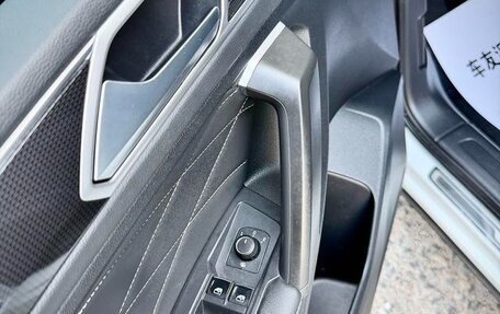 Volkswagen Tiguan II, 2022 год, 2 568 000 рублей, 18 фотография