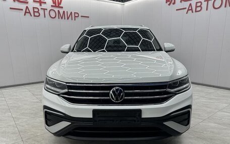 Volkswagen Tiguan II, 2022 год, 2 524 000 рублей, 2 фотография
