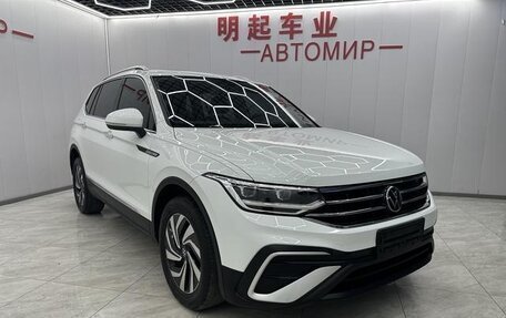 Volkswagen Tiguan II, 2022 год, 2 524 000 рублей, 3 фотография